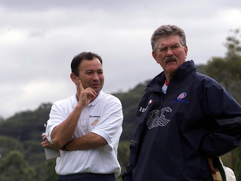 Wallabies coach Eddie Jones (L) talks with NSW counterpart Bob Dwyer during Waratahs training in 2002. Pic Phil Hillyard. Rugby Union