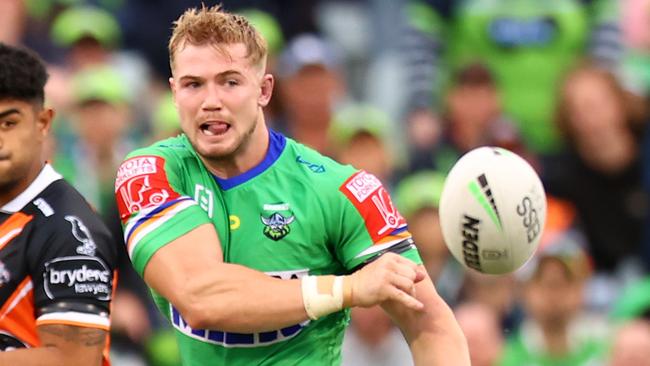 CANBERRA, AUSTRALIA - MARCH 14: Hudson Young of the Raiders makes a line break during the round one NRL match between the Canberra Raiders and the Wests Tigers at GIO Stadium, on March 14, 2021, in Canberra, Australia. (Photo by Mark Nolan/Getty Images)