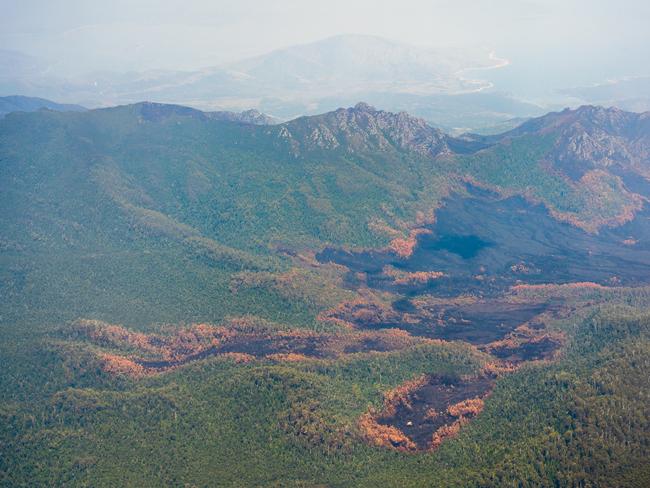 2019 Tasmanian bush fires. Burnt area north of Deception Ridge, Mount Anne, Celtic Hill Fire - at Southwest National Park. . Picture - LUKE TSCHARKE / PAR AVION