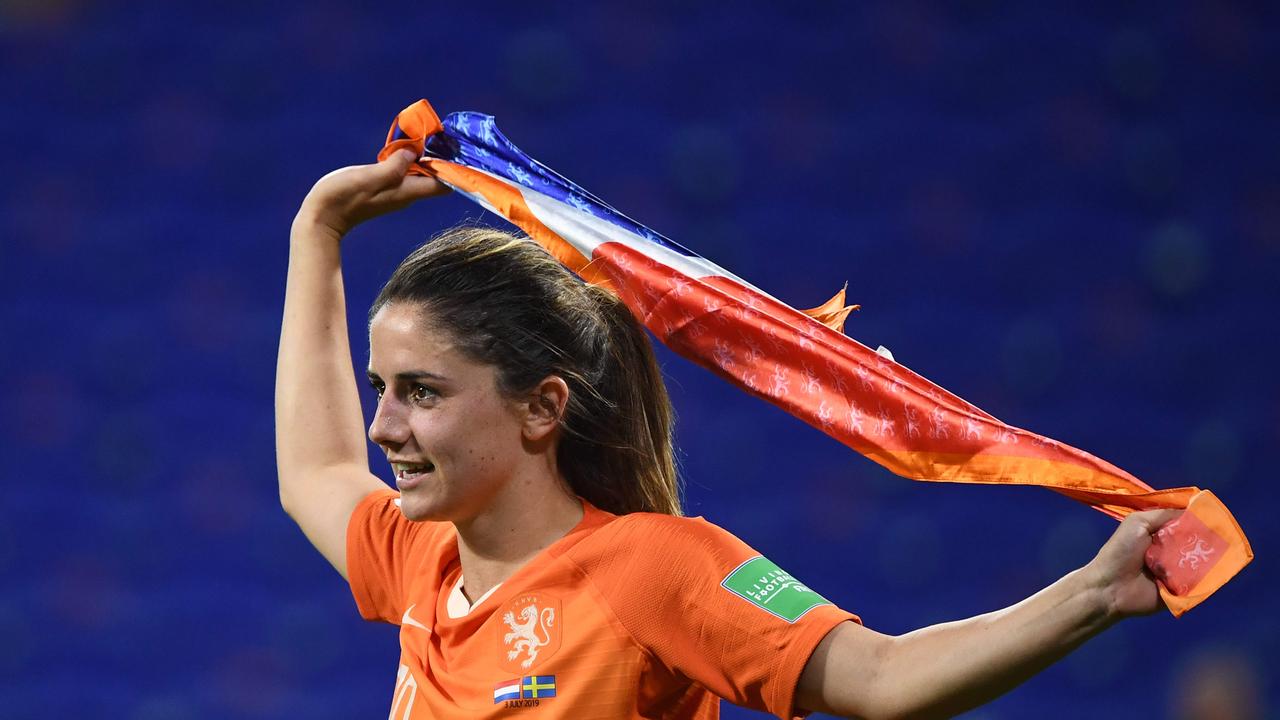 Netherlands' midfielder Danielle van de Donk. (Photo by FRANCK FIFE / AFP)