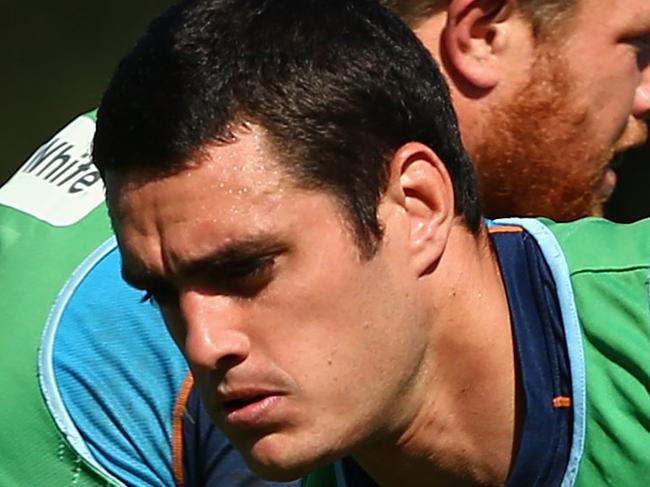 SYDNEY, AUSTRALIA - MAY 01: Dave Dennis of the Waratahs runs the ball during a Waratahs Super Rugby training session at Kippax Lake on May 1, 2014 in Sydney, Australia. (Photo by Cameron Spencer/Getty Images)