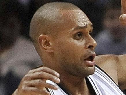 San Antonio Spurs guard Patty Mills, left, of Australia, chases the loose ball against New Orleans Pelicans guard Jimmer Fredette in the first half of an NBA basketball game, Wednesday, Dec. 31, 2014, in San Antonio. (AP Photo/Darren Abate)