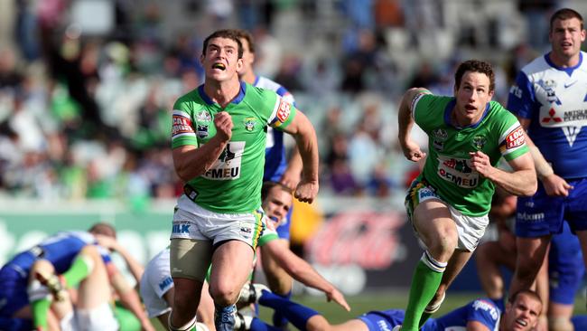 Terry Campese (L) and Colin Best chase down a kick during Canberra Raiders v Canterbury Bulldogs NRL game at Canberra Stadium, Canberra.