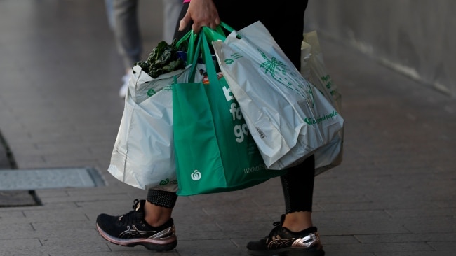 Woolworths has announced it will stop selling its 15-cent reusable plastic bags across Australia by June 2023. Picture: NCA NewsWire / Nikki Short