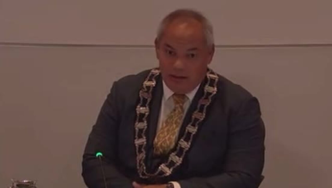 Gold Coast Mayor Tom Tate warning Councillor Brooke Patterson about meeting behaviour.