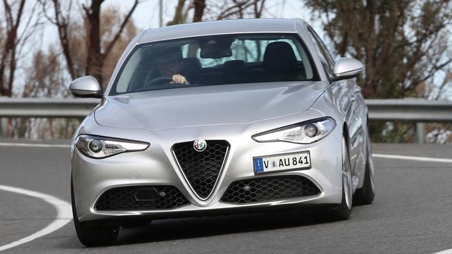 Giulia Super: Drive it and overlook the shortcomings.