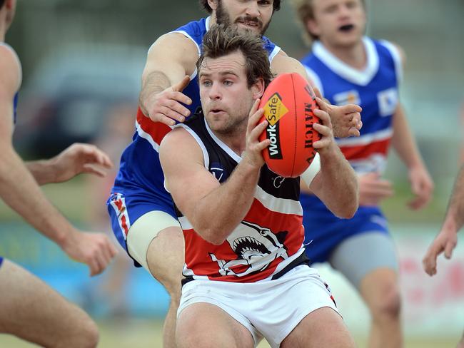 s05fs854  Mornington v Bonbeach. Bon Beach's #4 Ricky Ferraro had an outstanding first half.