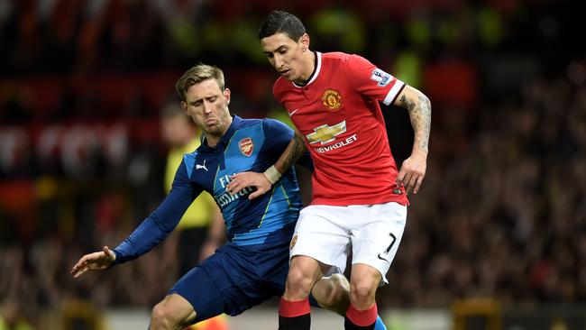 MANCHESTER, ENGLAND - MARCH 09: Angel di Maria of Manchester United is challenged by Nacho Monreal of Arsenal during the FA Cup Quarter Final match between Manchester United and Arsenal at Old Trafford on March 9, 2015 in Manchester, England. (Photo by Michael Regan/Getty Images)