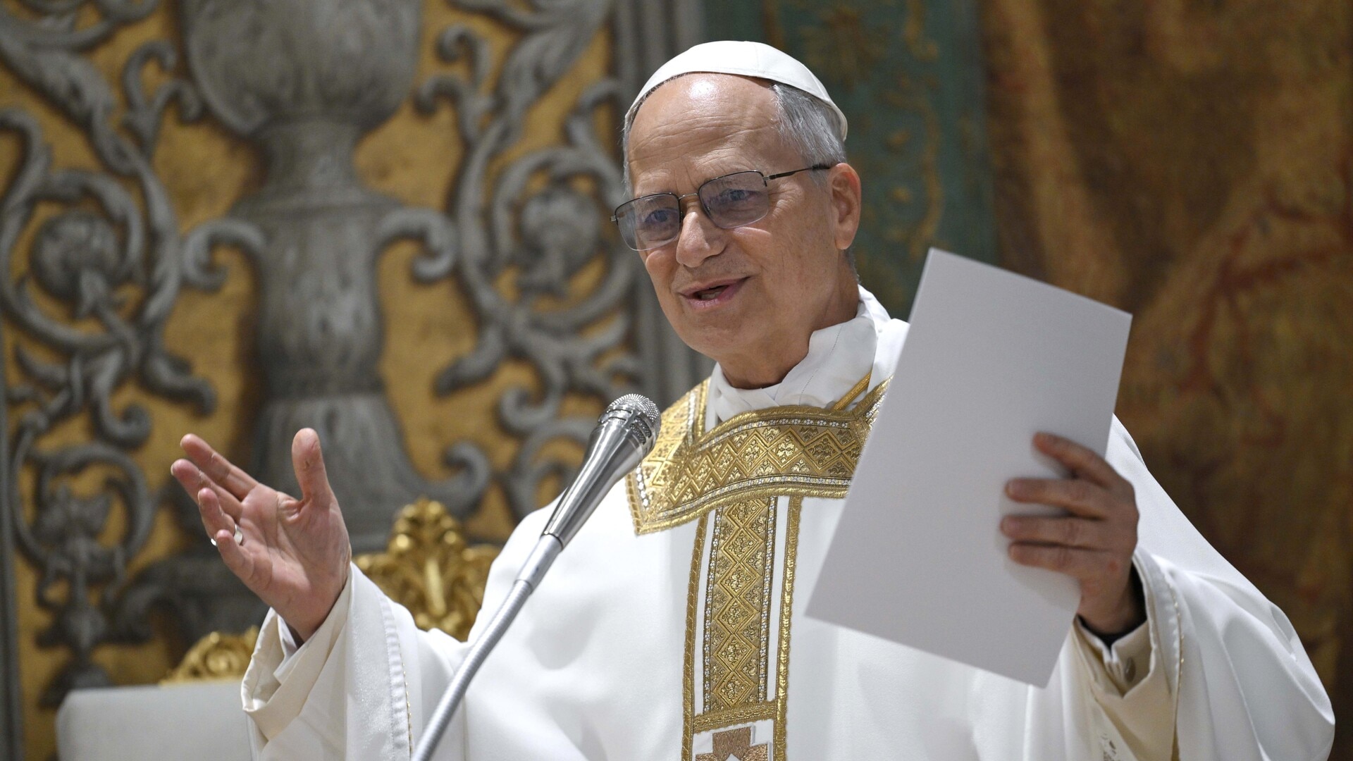Pope Leo XIV holds media conference