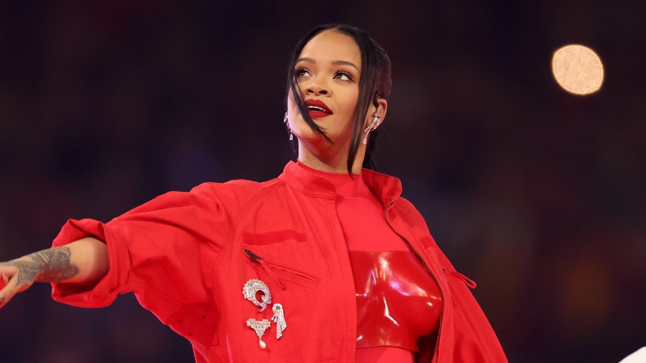 Rihanna delivers hit-packed Super Bowl Halftime Show - RETROPOP