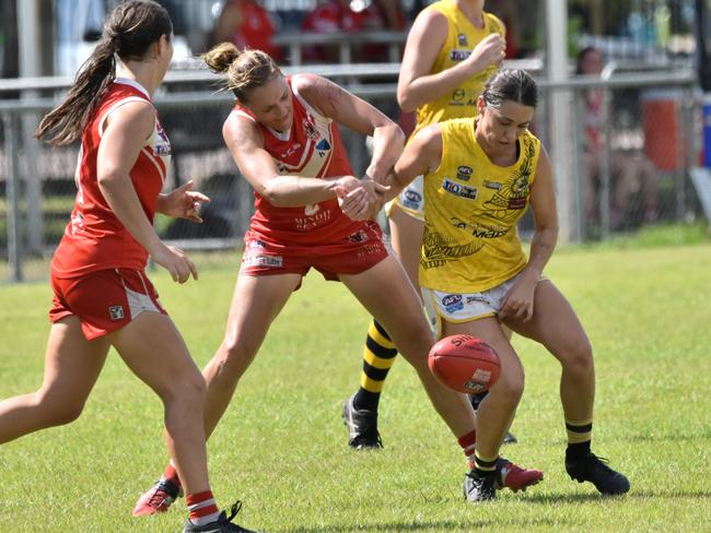 Waratah take on Nightcliff Tigers in the women's prelim final. Picture: Tymunna Clements / AFLNT Media