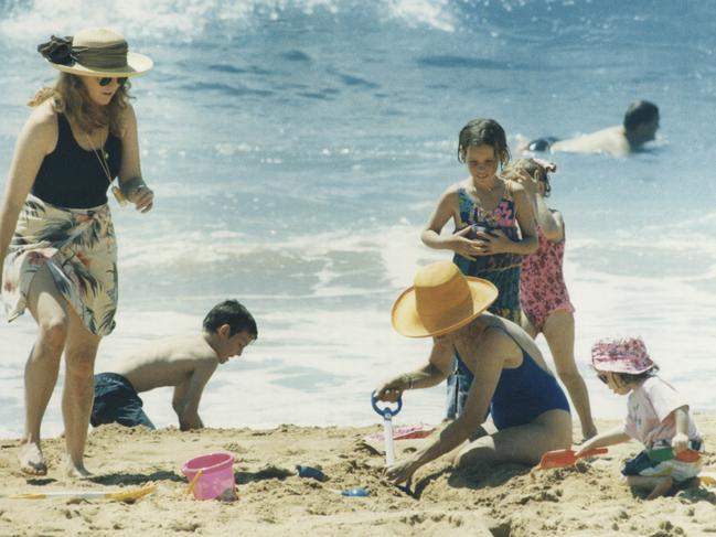 Sarah with her children and sister Jane in Australia in 1993-1994.