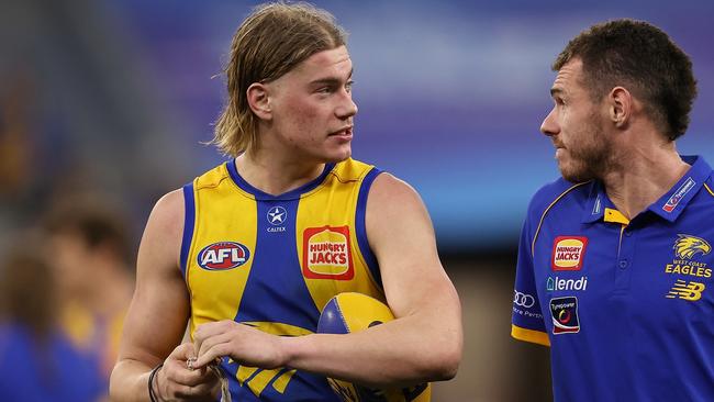 Luke Shuey talks with Harley Reid Photo by Paul Kane/Getty Images)