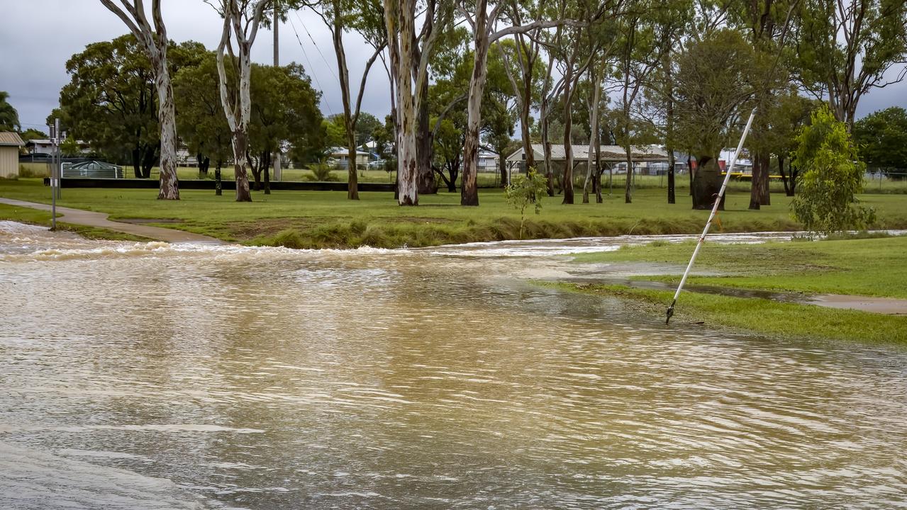 Up to 80mm of rain in Kingaroy, flooding streets and school The