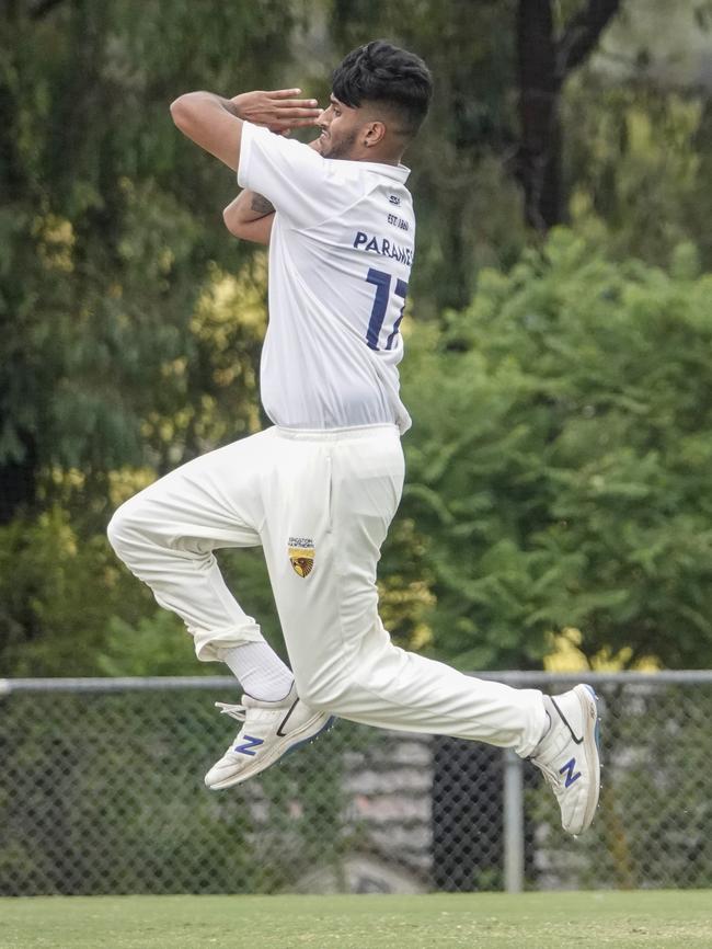 Sacheen Paramesh bowling for Kingston Hawthorn.