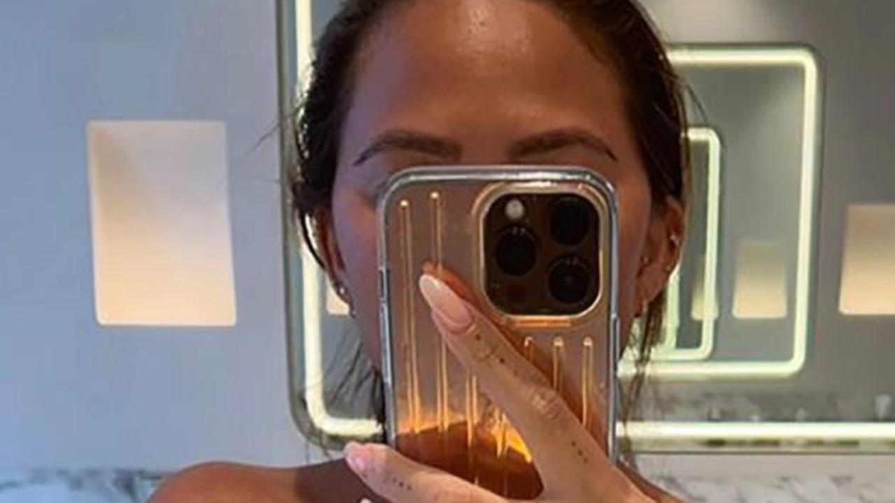 Chrissy Teigen Poses Nude In Mirror Selfie Photo The Chronicle