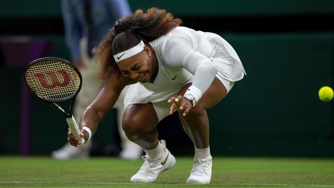 Serena Williams pulls-up injured before withdrawing from her women's singles first round match.