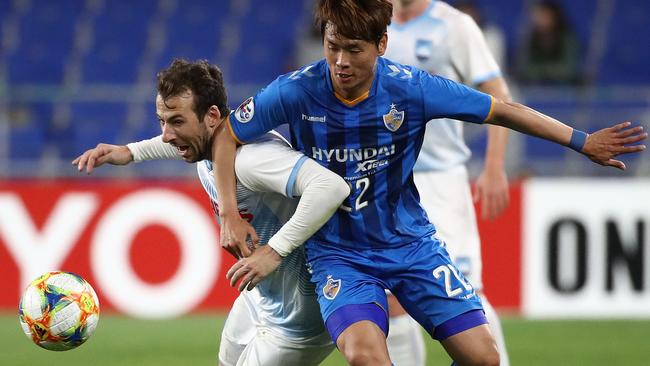 Sydney FC striker Adam Le Frondre (left) is challenged by Ulsan’s Jeong Dong-ho on Tuesday night. Picture: Getty Images