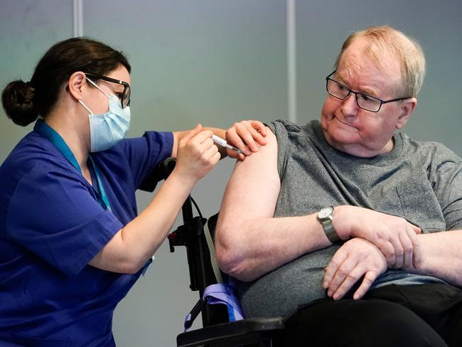 Svein Andersen, 67 years-old resident of 'Ellingsrud home' and first in Norway to receive the vaccine is given the Pfizer-Biontech Covid-19 corona virus vaccine by Nurse Maria Golding in Oslo, Norway, on December 27, 2020. - The European Union began a vaccine rollout, even as countries in the bloc were forced back into lockdown by a new strain of the virus, believed to be more infectious, that continues to spread from Britain. The pandemic has claimed more than 1.7 million lives and is still running rampant in much of the world, but the recent launching of innoculation campaigns has boosted hopes that 2021 could bring a respite. (Photo by Fredrik Hagen / NTB / AFP) / Norway OUT