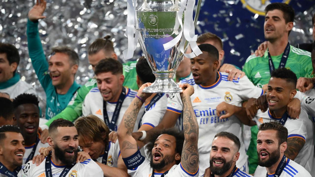 Real Madrid's Brazilian defender Marcelo (C) lifts the The Champions League trophy after Madrid's victory in the UEFA Champions League final football match between Liverpool and Real Madrid at the Stade de France in Saint-Denis, north of Paris, on May 28, 2022. (Photo by FRANCK FIFE / AFP)