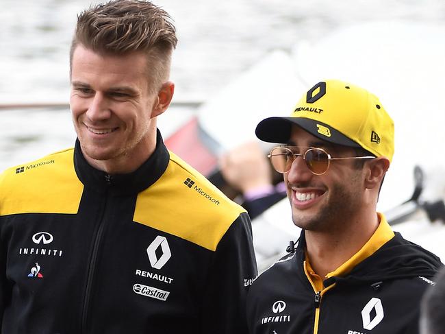 Renault's German driver Nico Hulkenberg (L) and Australian driver Daniel Ricciardo (R) arrive for an F1 live event to introduce drivers and team principals in Melbourne on March 13, 2019, ahead of the Formula One Australian Grand Prix. (Photo by William WEST / AFP) / -- IMAGE RESTRICTED TO EDITORIAL USE - STRICTLY NO COMMERCIAL USE --