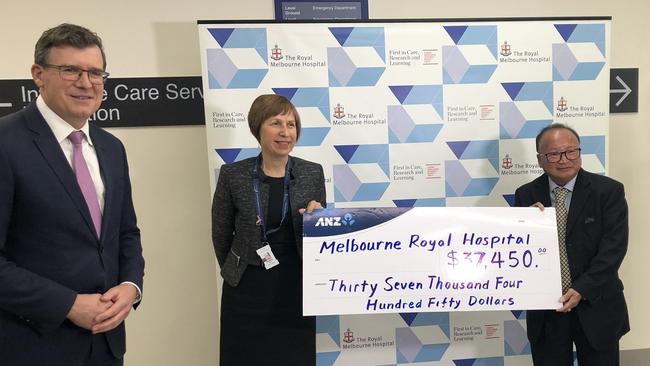 Di Sanh ‘Sunny’ Duong and Alan Tudge at the Royal Melbourne Hospital in 2020. Picture: Twitter