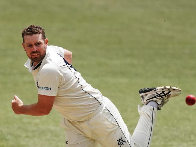 Jon Holland of Victoria bowls during Day 3 of the Sheffield Shield cricket match between Victoria and Queensland at the Melbourne Cricket Ground in Melbourne, Thursday, November 14, 2019. (AAP Image/Michael Dodge) NO ARCHIVING, EDITORIAL USE ONLY, IMAGES TO BE USED FOR NEWS REPORTING PURPOSES ONLY, NO COMMERCIAL USE WHATSOEVER, NO USE IN BOOKS WITHOUT PRIOR WRITTEN CONSENT FROM AAP