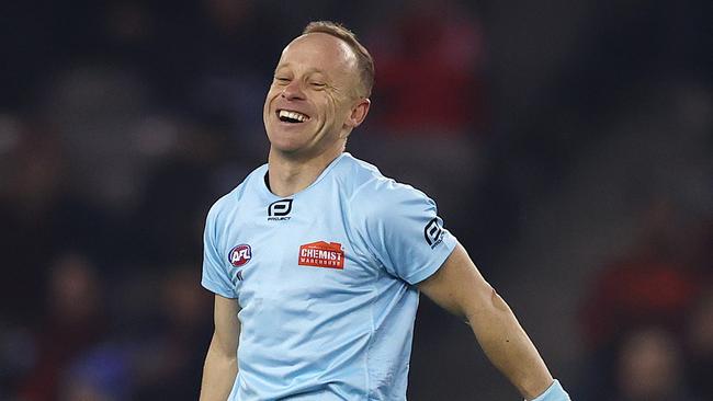 Umpire Ray Chamberlain laughs off a poor bounce.