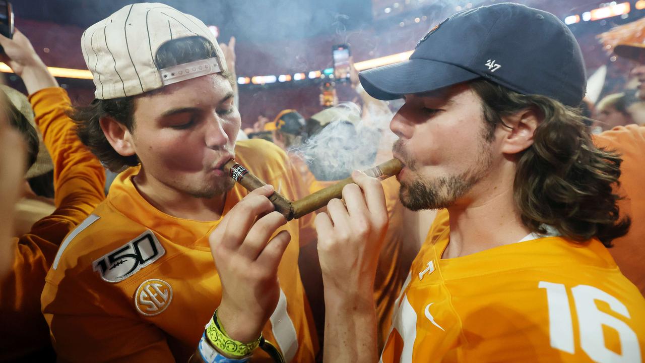 CBS Sports on X: TENNESSEE TAKES DOWN ALABAMA AND THE FANS ARE STORMING  THE FIELD AT NEYLAND STADIUM. WHAT A WIN FOR THE VOLS.   / X