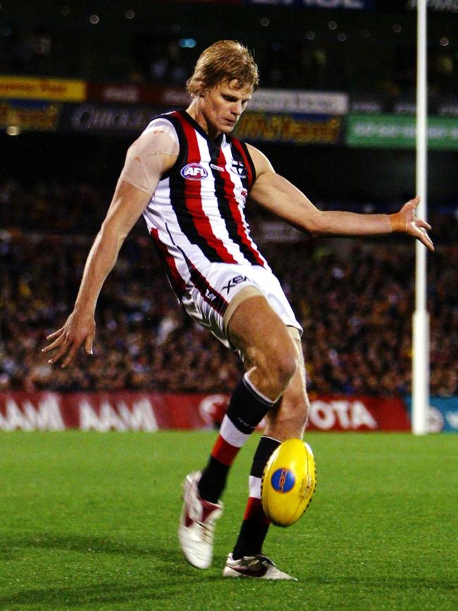 A young Nick Riewoldt kicks for goal in the Saints win over the Crows in the 2005 qualifying final.