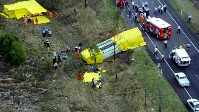 Brisbane bus crash. 12 people died and 39 passengers injured when Wide Bay Tour coach crashed in Brisbane suburb of Boondall, Photo shows rescue workers. 24 October 1994.                Queensland / Accidents / Buses