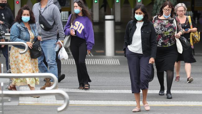 It was ‘strongly recommended’ that masks be worn indoors and in crowded settings. Picture: NCA NewsWire / David Crosling