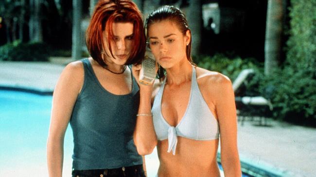 Denise Richards starring in her breakout role alongside Neve Campbell. (Picture: ‘Wild Things’, 1998)