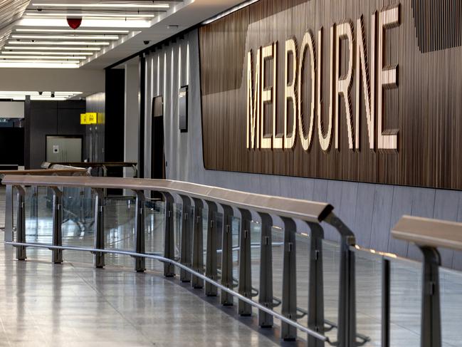 MELBOURNE, AUSTRALIA - NewsWire Photos NOVEMBER 28, 2021: An empty arrivals area at Melbourne International Airport with Australia announcing new measures for incoming travellers in response to the emergence of the Omicron COVID-19 variant.All overseas arrivals into NSW, the ACT and Victoria will be required to get tested and isolate for 72 hours.Picture: NCA NewsWire / David Geraghty