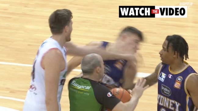 Wild scuffle erupts after NBL brain fade (ESPN)