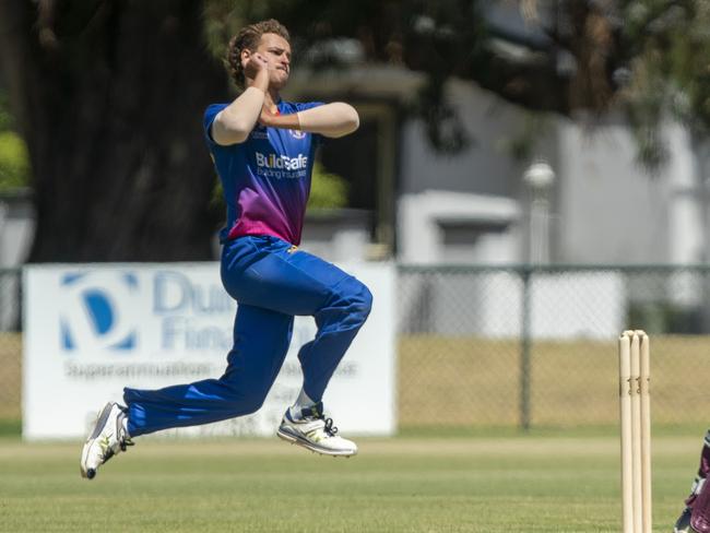 Jamin Barron-Toop bowling for Frankston Peninsula’s First XI last Saturday. Picture: Valeriu Campan