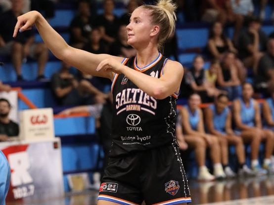 Ruby Porter shot 12 points against Cairns Dolphins. Picture: Darwin Salties.