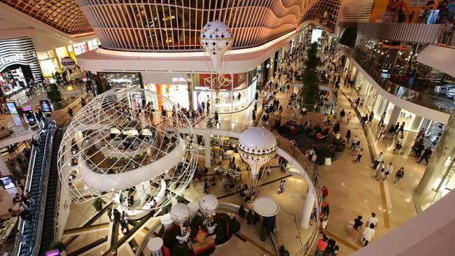 A late night shopping frenzy just before Christmas at Chadstone shopping centre. Picture: Andrew Tauber.