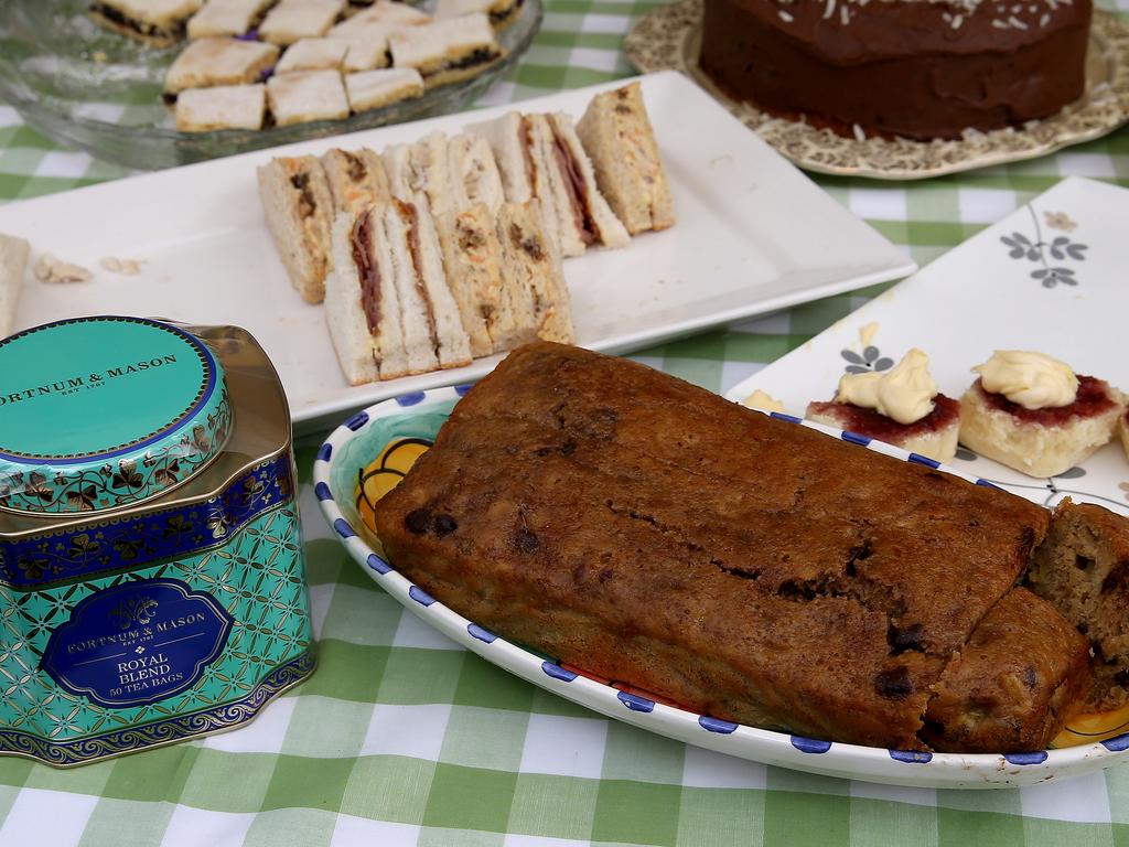 Meghan Markle Bakes Banana Bread For Dubbo Cwa Stall On Royal Tour