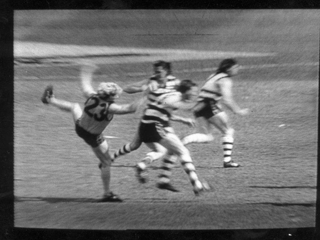 Dermott Brereton is crunched by Mark Yeates at the opening bounce. 1989 Grand Final. Hawthorn v Geelong. MCG. Screen grab.