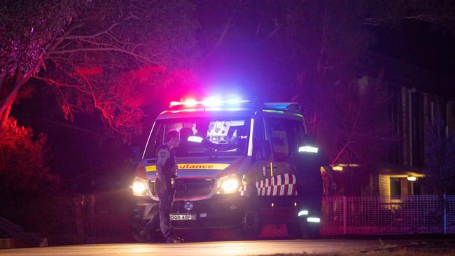 Stab victim dies Ð Lethbridge ParkMonday, 24 February 2020 03:24:31 AMAn investigation is underway after a man was stabbed at a home in SydneyÕs west overnight.Emergency services were called to a home in Magellan Avenue at Lethbridge Park about 11.45pm (Sunday 23 February 2020), and found a man with a stab wound to his chest.He was treated at the scene by NSW Ambulance paramedics but died a short time later.A crime scene has been established at the home and inquiries are now underway by detectives attached to Mt Druitt Police Area Command.The man is believed to have been aged in his early 20s.Photographer Dean Asher