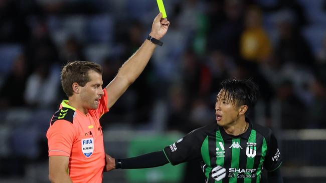 MELBOURNE, AUSTRALIA - APRIL 27: Referee Alex King shows the yellow card to Riku Danzaki of Western United  during the round 28 A-League Men match between Western United and Sydney FC at Ironbark Fields, on April 27, 2025, in Melbourne, Australia. (Photo by Robert Cianflone/Getty Images)
