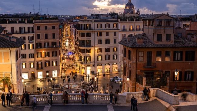 Down the Spanish Steps and straight ahead for Via Condotti.