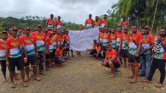 Local tour guides and porters who blockaded the Kokoda Track to protest their employer Adventure Kokoda being stripped of its licence were moved on on Tuesday night.