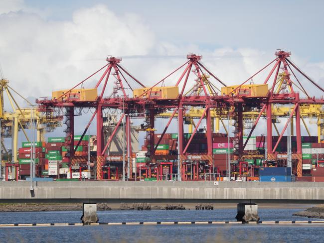 The wealth of Australia’s high net worth citizens grew 3.3 per cent last year, while the country’s economic growth came in at 1.3 per cent. Picture: Christian Gilles / NewsWire