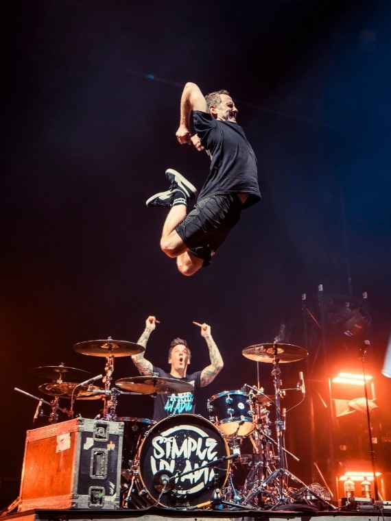 The night start with an energetic Simple Plan. Picture: X/Skyler Barberio