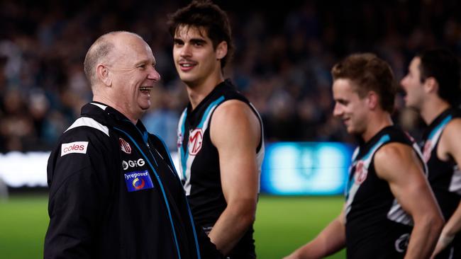 Ken Hinkley exchanges words with Hawthorn players. Picture: Michael Willson/AFL Photos via Getty Images)