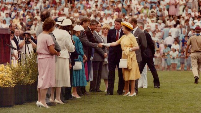 A special ceremony with Queen Elizabeth II was held at Parramatta Stadium a week before the first match.