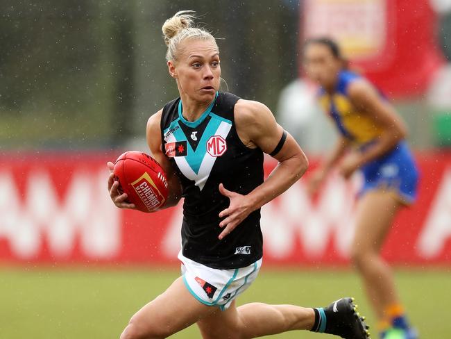 PERTH, AUSTRALIA - AUGUST 27: Erin Phillips of the Power looks to pass the ball during the 2022 S7 AFLW Round 01 match between the West Coast Eagles and the Port Adelaide Power at Mineral Resources Park on August 27, 2022 in Perth, Australia. (Photo by Will Russell/AFL Photos via Getty Images)