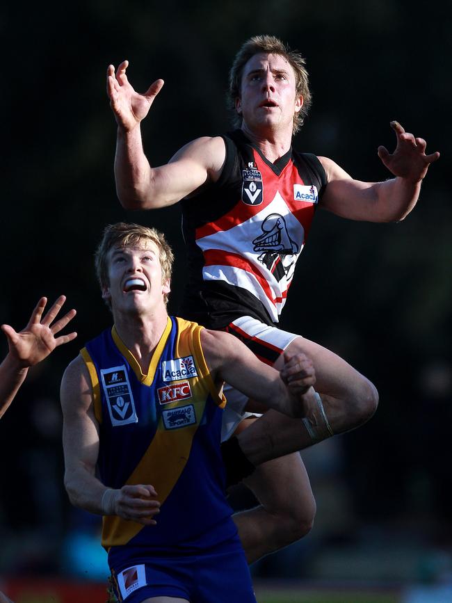 Shane Hockey flies for a mark with Frankston.